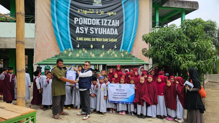 Bantuan Sumur Bor dan Mukena Ponpes Asy Syuhada Leuwiliang Kabupaten Bogor