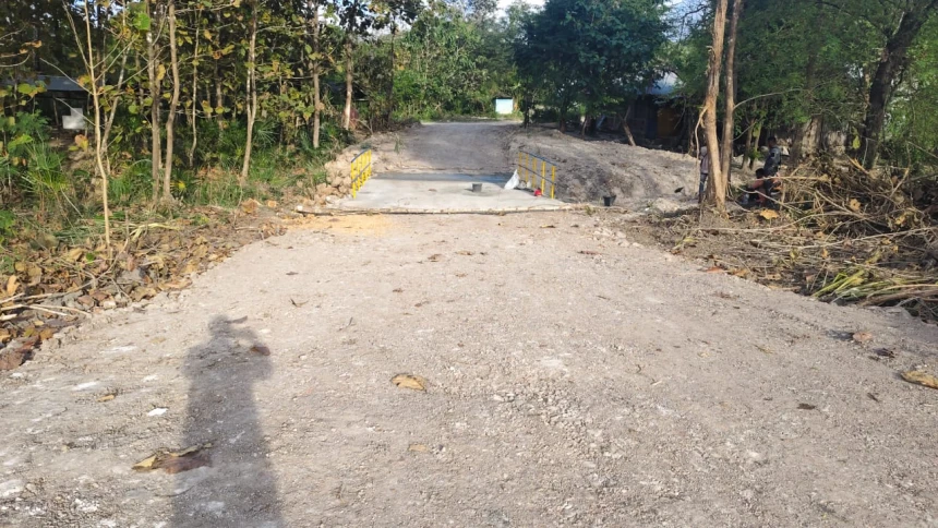 BANTUAN PEMBUATAN JALAN AKSES SMA 2 TAEBANU KUPANG NTT