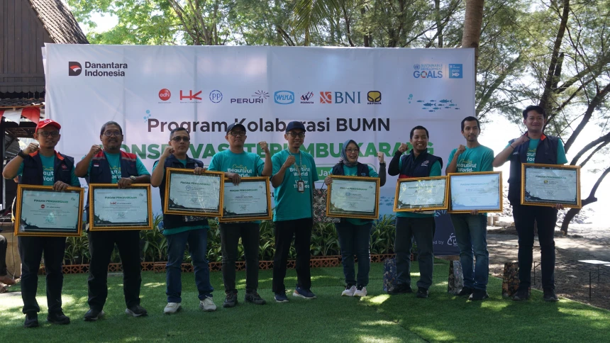 Penanaman Coral Printing Kolaborasi 8 BUMN di Pantai Bangsri, Banyuwangi