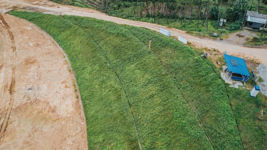 PTPP Terapkan Inovasi Hydroseeding di Proyek Bendungan Bagong Trenggalek; Komitmen PTPP sebagai Pionir Kontraktor Infrastruktur Hijau di Indonesia