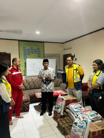 FOOD PACKAGE ASSISTANCE FROM AL WASHLIYAH MEDAN FOUNDATION FROM NORTH SUMATRA IRRIGATION PROJECT THP 2 INFRA 2 DIVISION